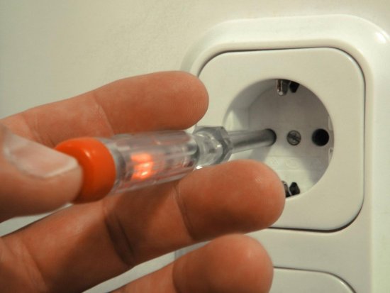 如何在窗簾桿上安裝led燈條