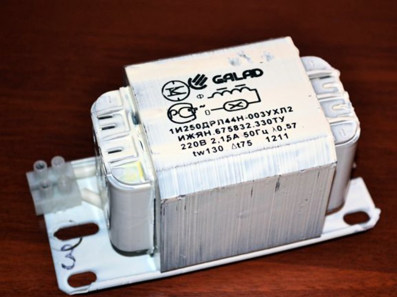 Как да свържете DRL лампата