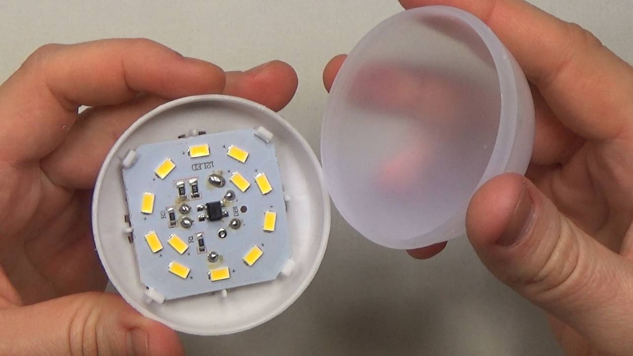 فحص مصباح LED للتشغيل بمقياس متعدد