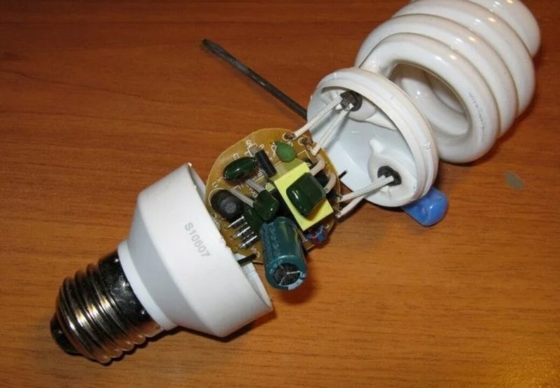 Menggantikan Komponen dalam Skema