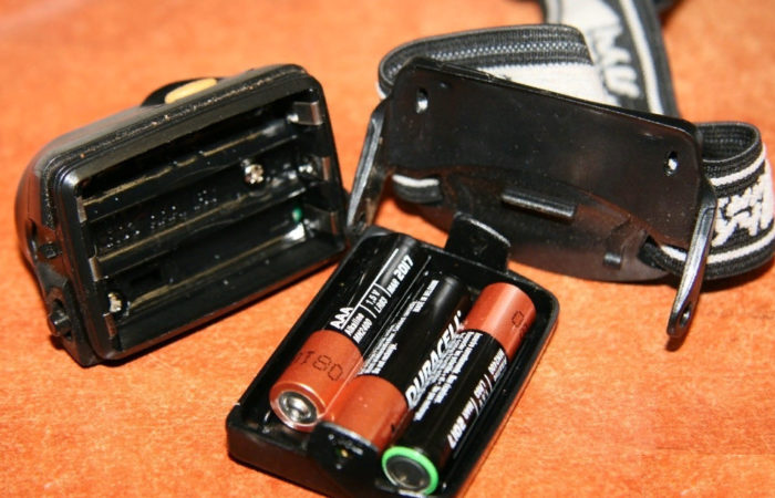 Priekinių žibintų išmontavimas