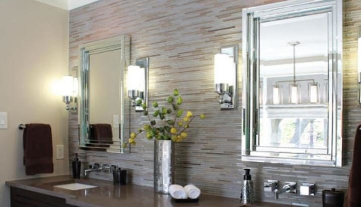 Sa banyo, ang mga sconce ay dapat na lumalaban sa splashing tubig.