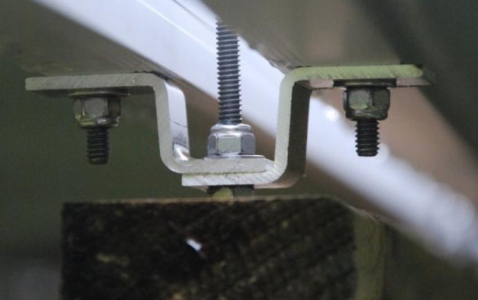 Fa szerkezetre szerelés.