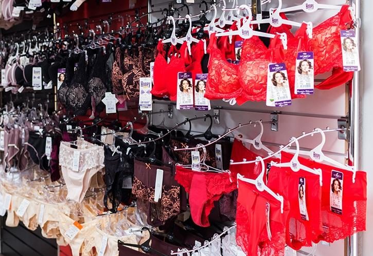 Mit jelent a piros rövidnadrág a csilláron?