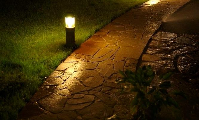 Hogyan lehet kiemelni a pályákat egy vidéki házban