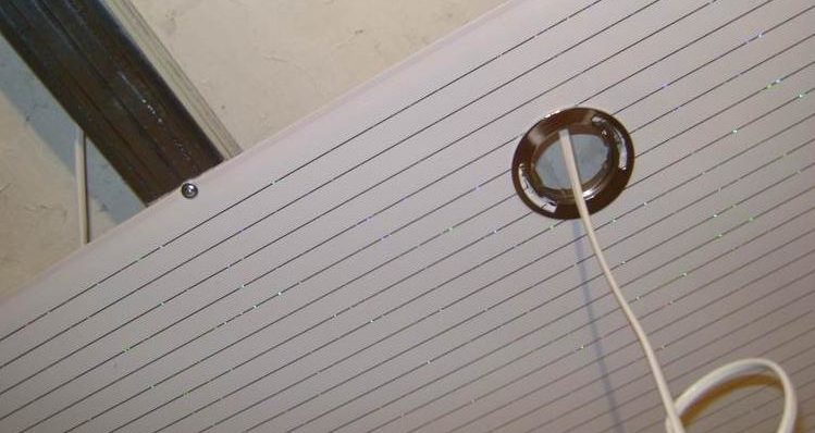 Paano mag-install ng mga spotlight sa kisame ng mga PVC panel