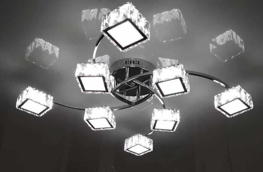 Hogyan válasszuk ki a megfelelő csillárt a csarnokban