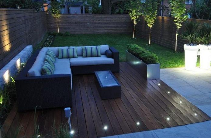 Монтаж на осветление в двора на селска къща