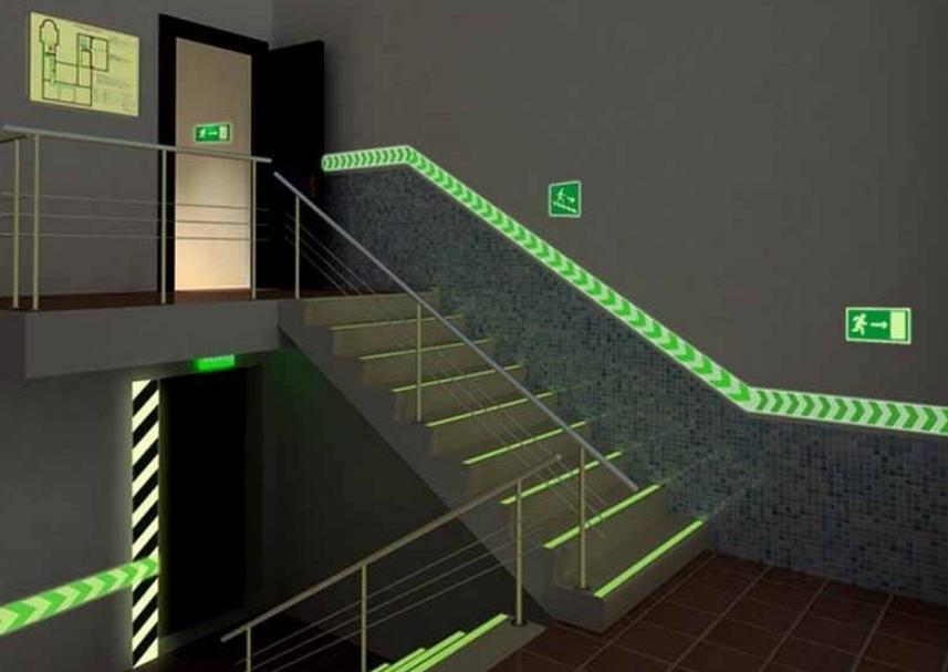 és egyértelműen az irányba tájékozódik