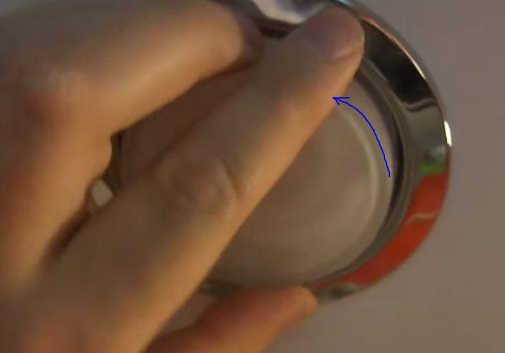 在假天花板中更換燈泡的特點