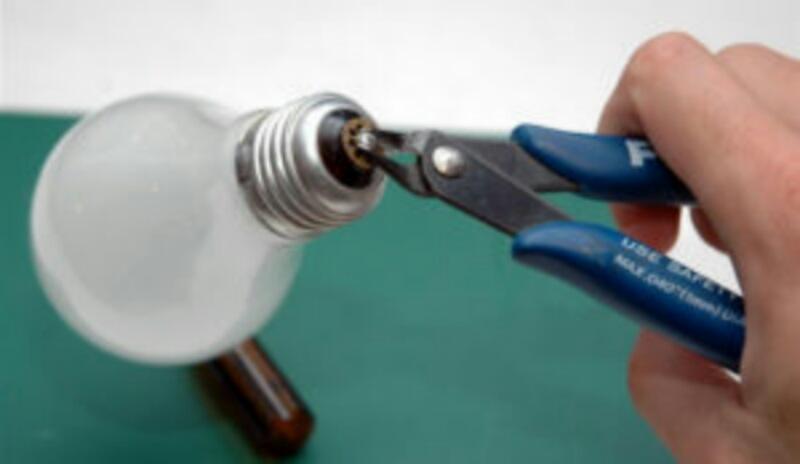 在假天花板中更換燈泡的特點