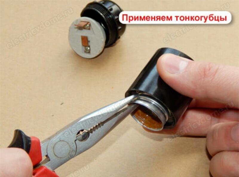 在假天花板中更換燈泡的特點