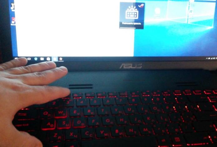 Um die Helligkeit anzupassen, müssen Sie den Treiber installieren.