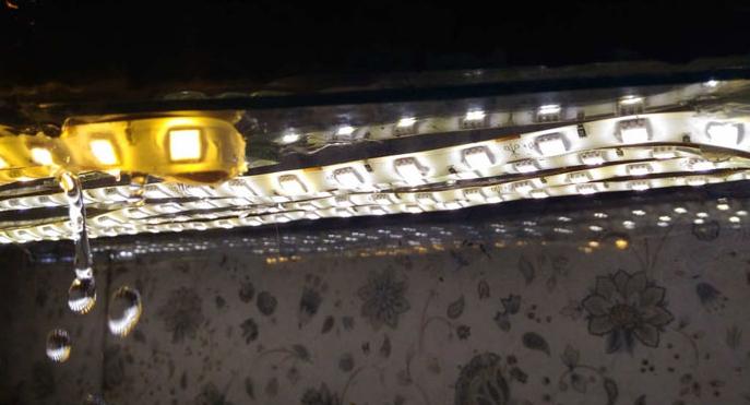 Geschützte LED-Streifen haben keine Angst vor Wasser.