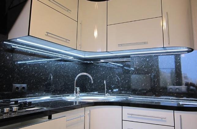 menekankan tekstur apron.