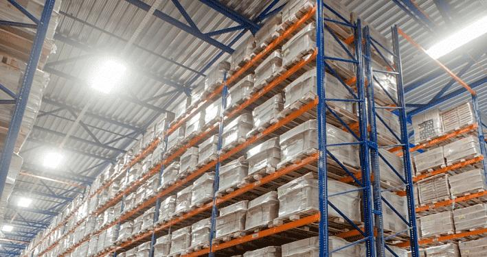 високи стелажи