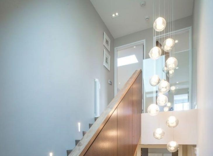 โคมระย้ามักใช้เป็นแหล่งกำเนิดแสง