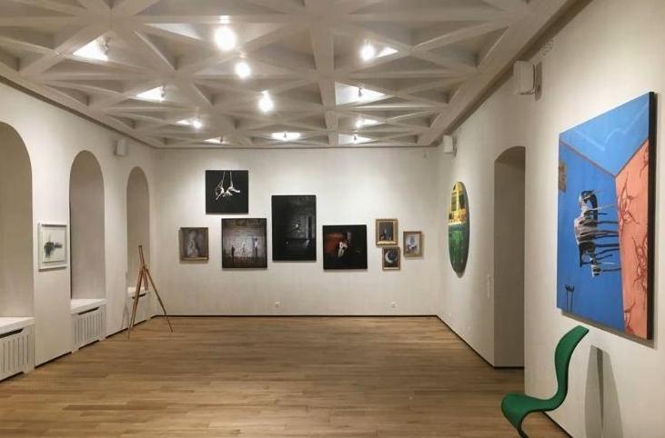 die Bilder werden noch zusätzlich beleuchtet