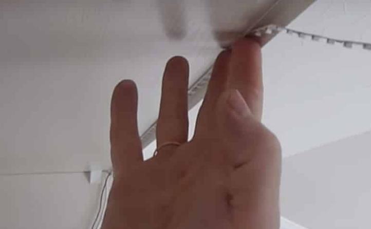 Kaip padaryti spintelės apšvietimą atidarius duris