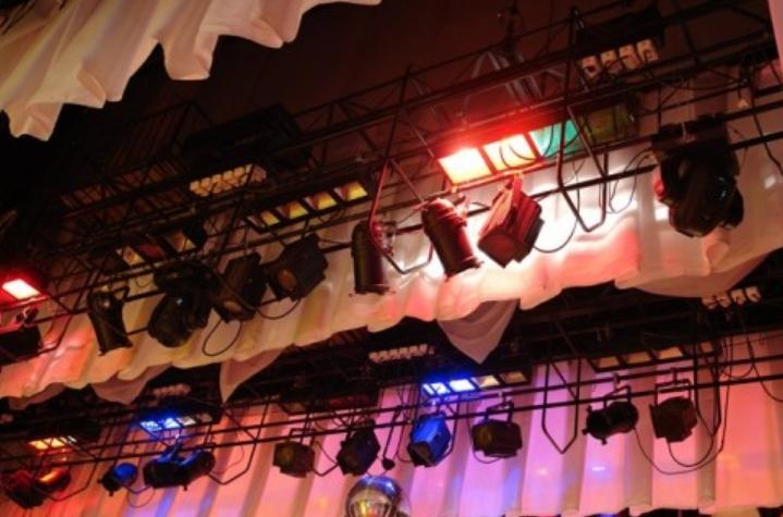 Hunderte von Lampen.