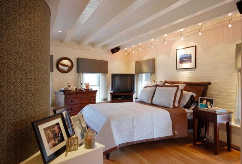 Sistem pencahayaan trek di bahagian dalam apartmen