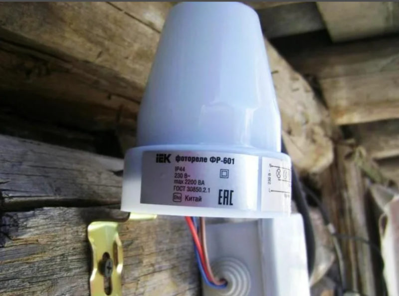 Hogyan csatlakoztassuk a fotorelét az utcai világításhoz