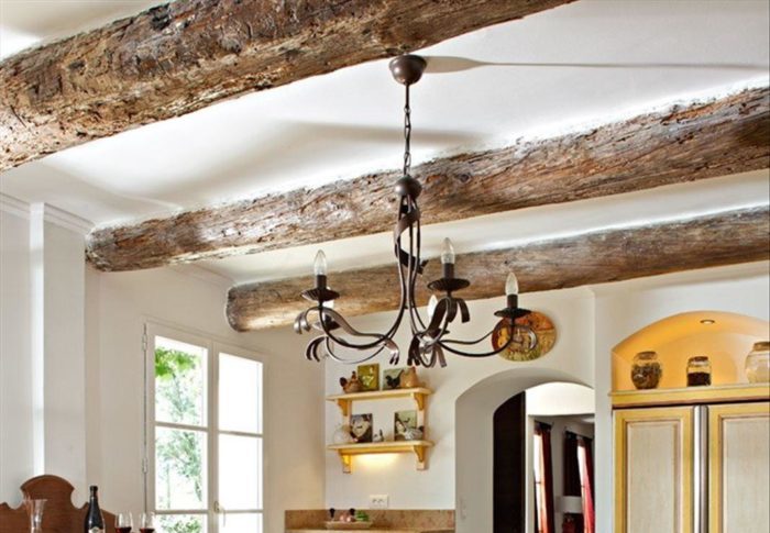 คุณสมบัติของการเลือกโคมระย้าสำหรับให้แสงสว่างในห้องครัว