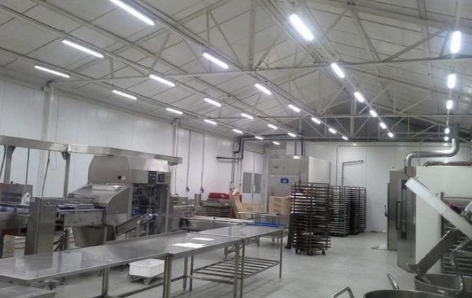 Изкуствено и естествено осветление на ключарска работилница