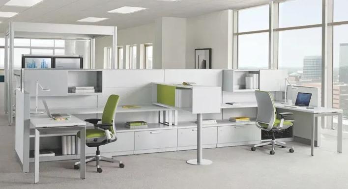 חלונות על כל הקיר.