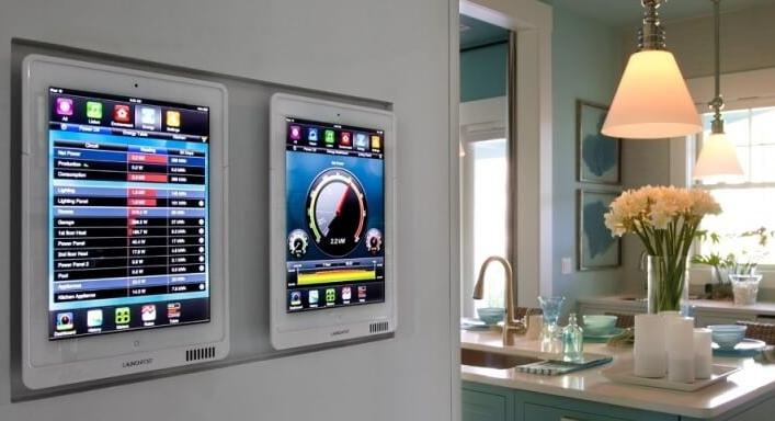 Panel kawalan sistem di dalam rumah.