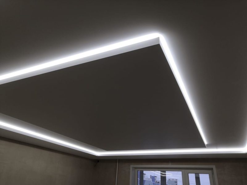 Lampu siling buat sendiri di sekeliling perimeter