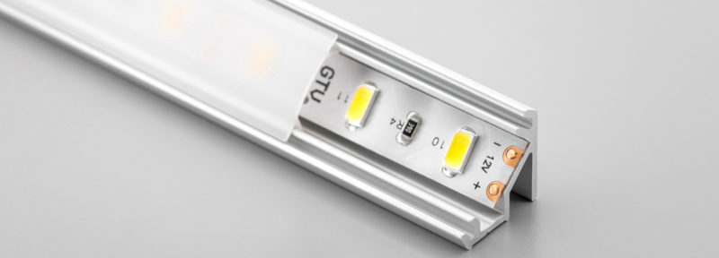 Sulok para sa pag-mount ng LED strip.