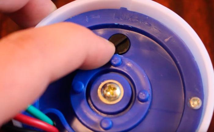 Hogyan csatlakoztassuk a fotorelét az utcai világításhoz