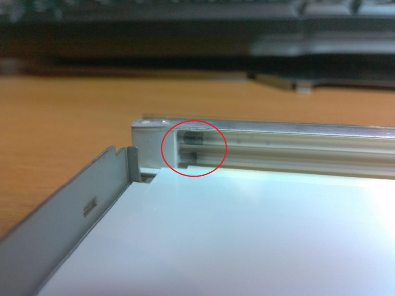 將顯示器背光轉換為 LED