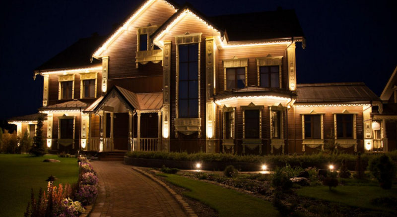 Belysning av det tilstøtende territoriet til et privat hus