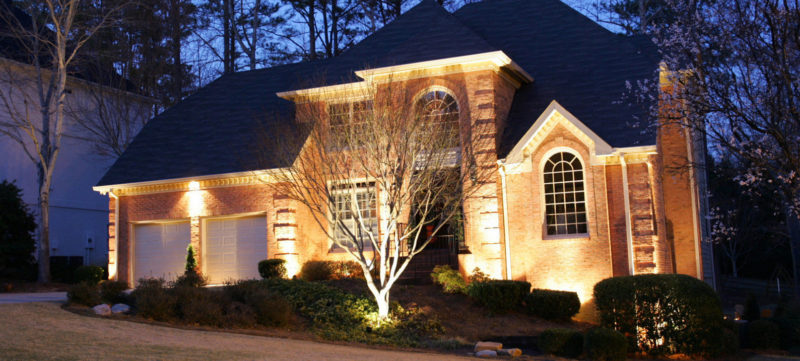 Belysning av det tilstøtende territoriet til et privat hus