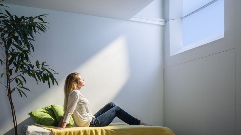 帶拉伸天花板的房間的照明選擇