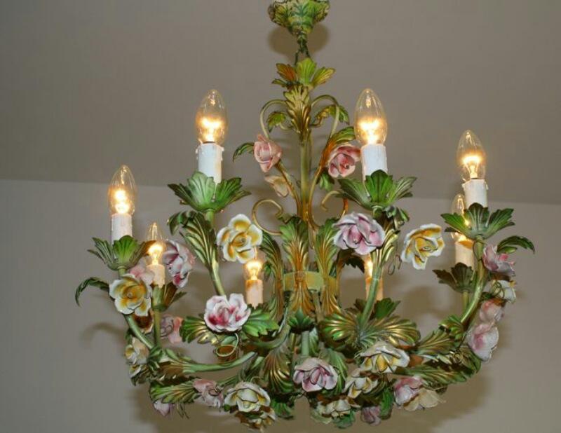 โคมระย้าและไฟเพดานที่ทันสมัยในการตกแต่งภายใน