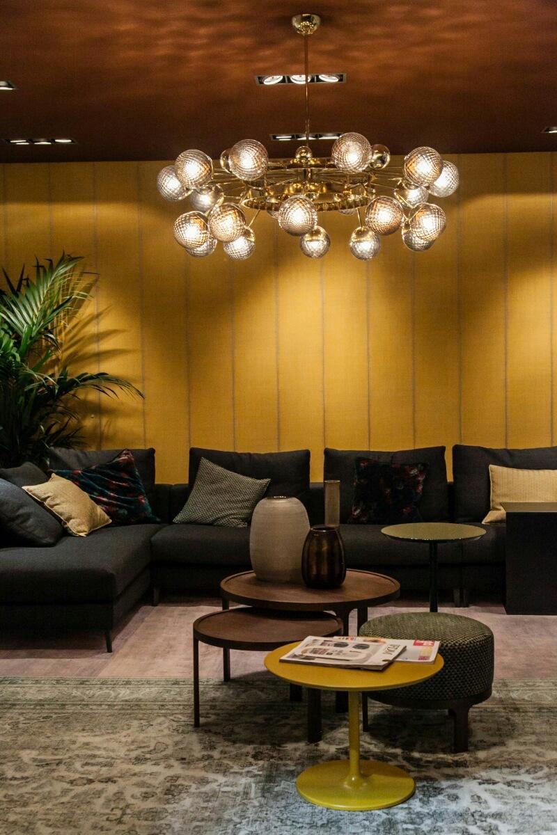 โคมระย้าและไฟเพดานที่ทันสมัยในการตกแต่งภายใน