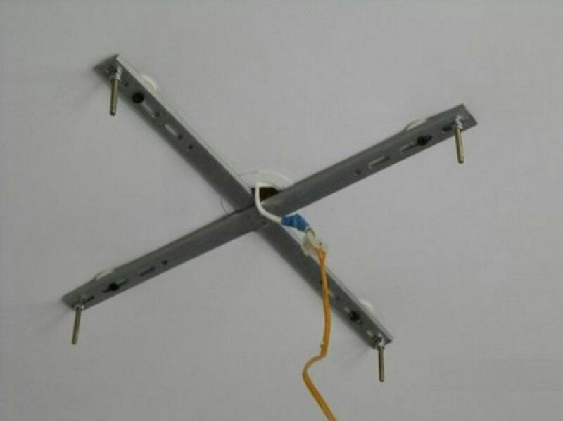 โคมระย้าและไฟเพดานที่ทันสมัยในการตกแต่งภายใน