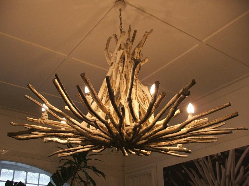 โคมระย้าและไฟเพดานที่ทันสมัยในการตกแต่งภายใน