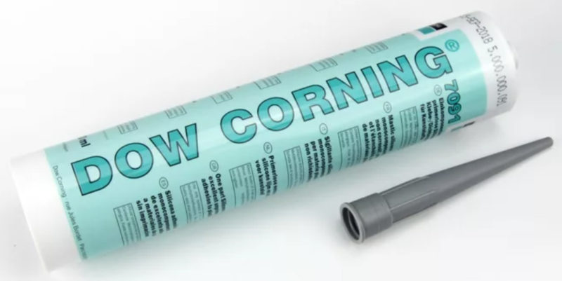 Bruker tetningsmasse for billykter