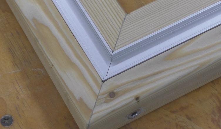 Steg-för-steg-instruktioner för att göra din egen bakgrundsbelysta spegel