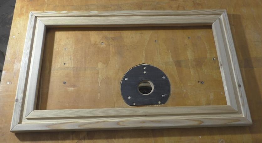 Färdig ram med spår för aluminiumprofil.