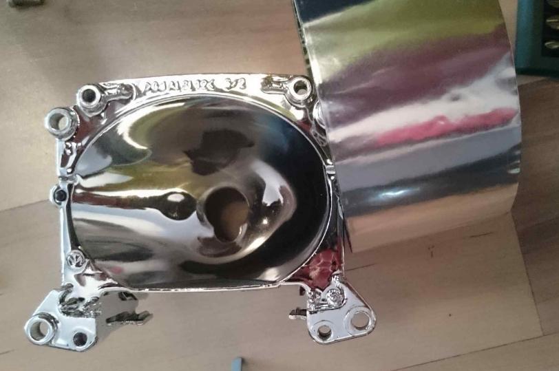 Hvordan gjenopprette frontlysreflektoren selv