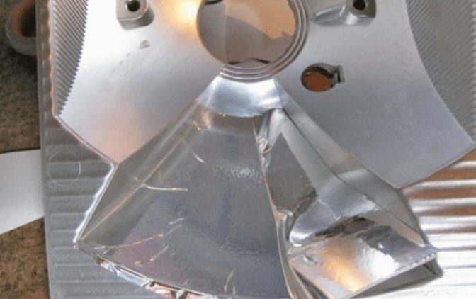 Hvordan gjenopprette frontlysreflektoren selv