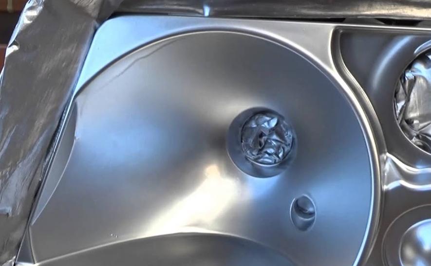 Hvordan gjenopprette frontlysreflektoren selv