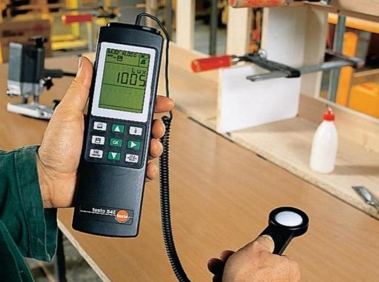 Описание на единицата лукс и нейното отношение към лумена