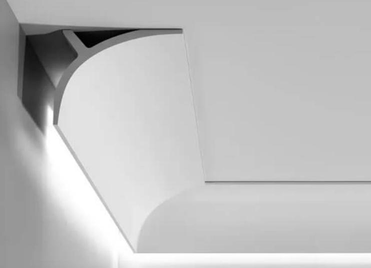 Mennyezeti világítás a lábazat alatt LED szalaggal