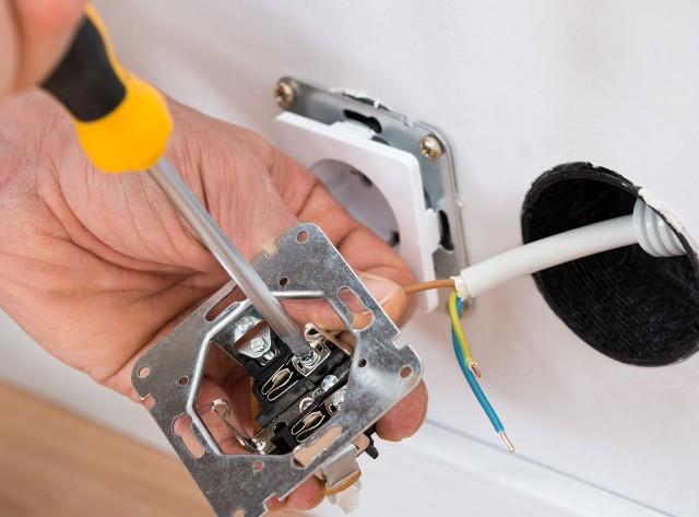 Išsamios šviesos jungiklio išmontavimo instrukcijos